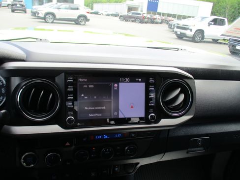 Used 2023 Toyota Tacoma TRD Sport w/ TRD Premium Sport Package AWD/4WD image 16