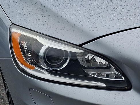 Used 2018 Volvo V60 T5 Dynamic w/ Vision Package AWD/4WD image 9
