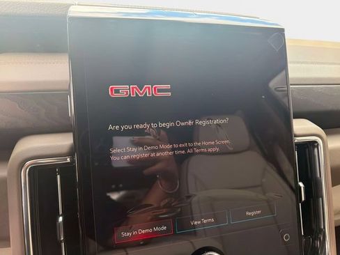 New 2026 GMC Yukon Denali w/ Denali Reserve Package AWD/4WD image 18