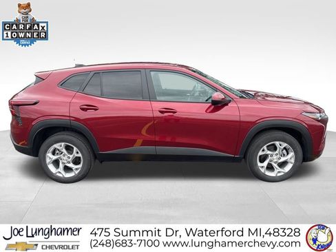 Used 2024 Chevrolet Trax LS w/ LS Convenience Package FWD image 2
