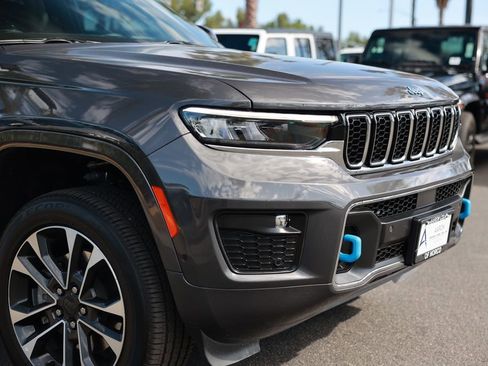 Used 2023 Jeep Grand Cherokee Overland w/ Luxury Tech Group IV AWD/4WD image 7