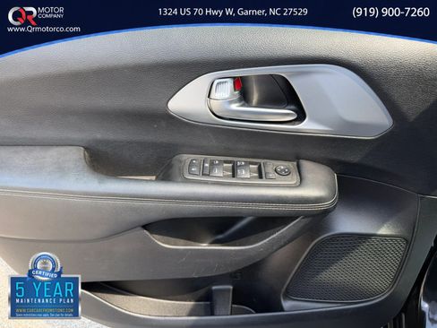 Used 2019 Chrysler Pacifica Touring Plus w/ S Appearance Package FWD image 9