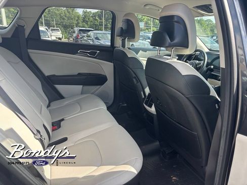 Used 2024 Kia Sportage EX FWD image 5