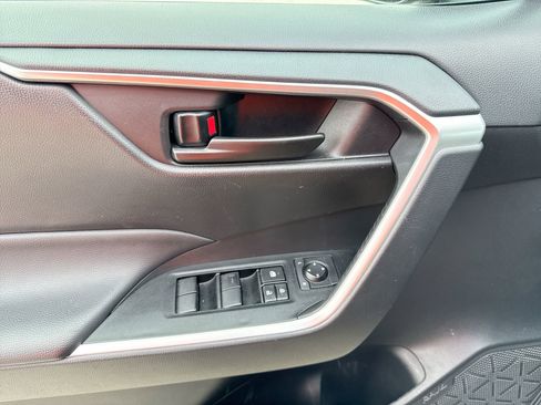 Certified 2025 Toyota RAV4 LE FWD image 15