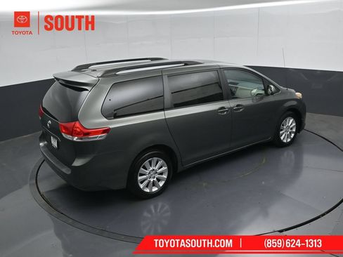 Used 2014 Toyota Sienna LE AWD/4WD image 41