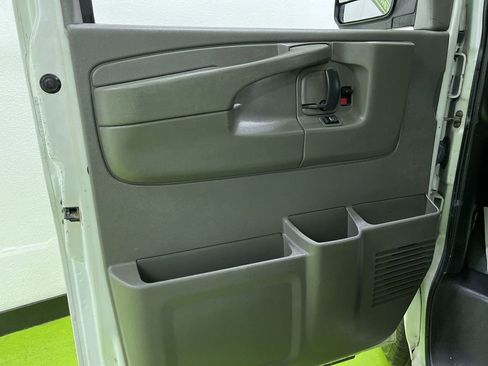 Used 2014 Chevrolet Express 2500 image 15