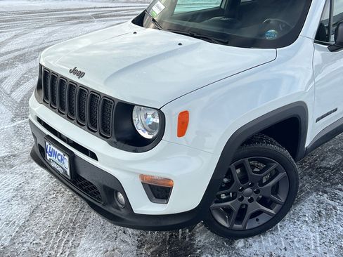 Used 2021 Jeep Renegade Latitude w/ Sun & Sound Group image 9
