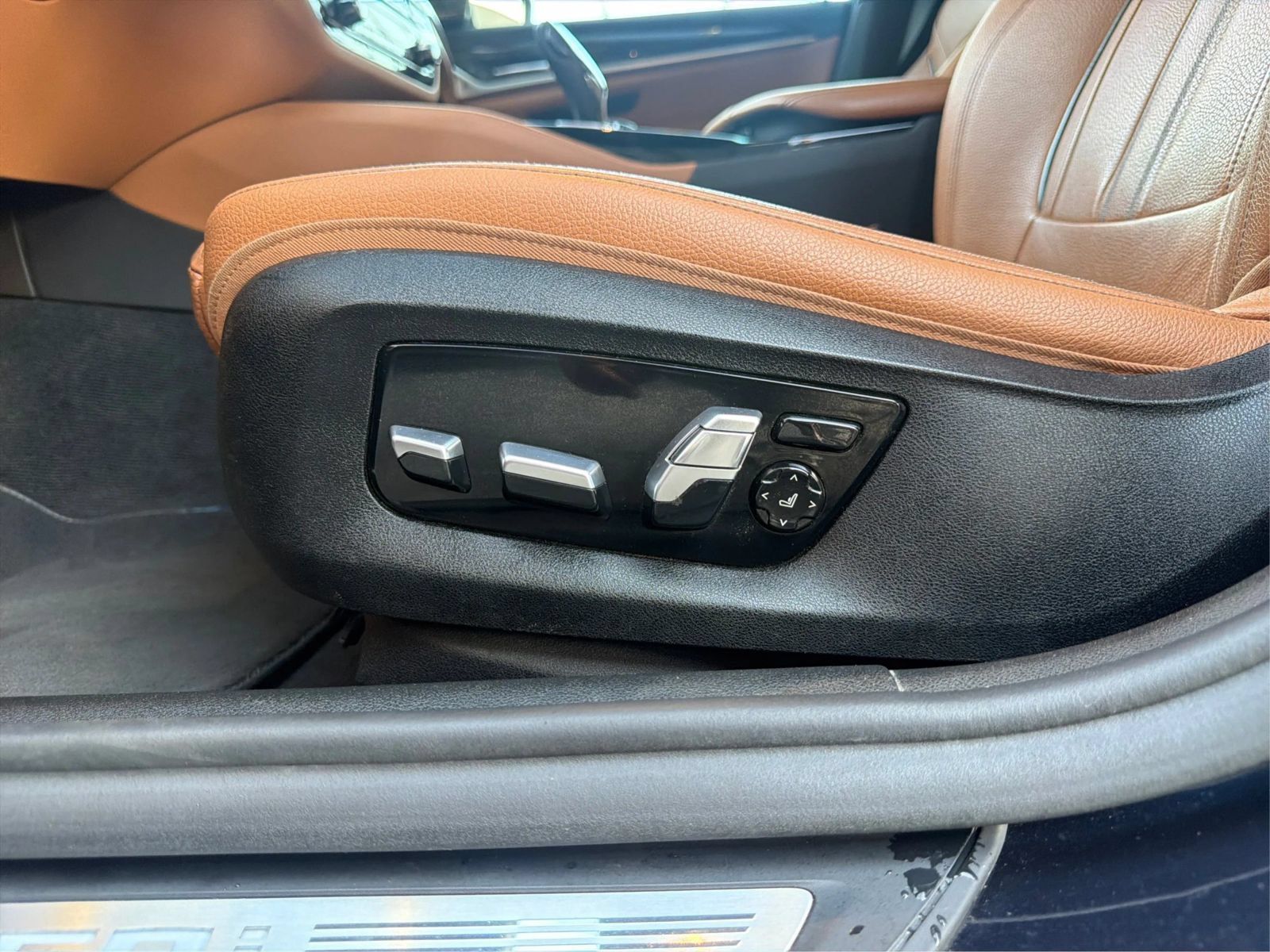 Used 2018 BMW M550i xDrive AWD/4WD image 19