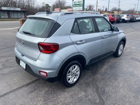 Used 2020 Hyundai Venue SEL image 4