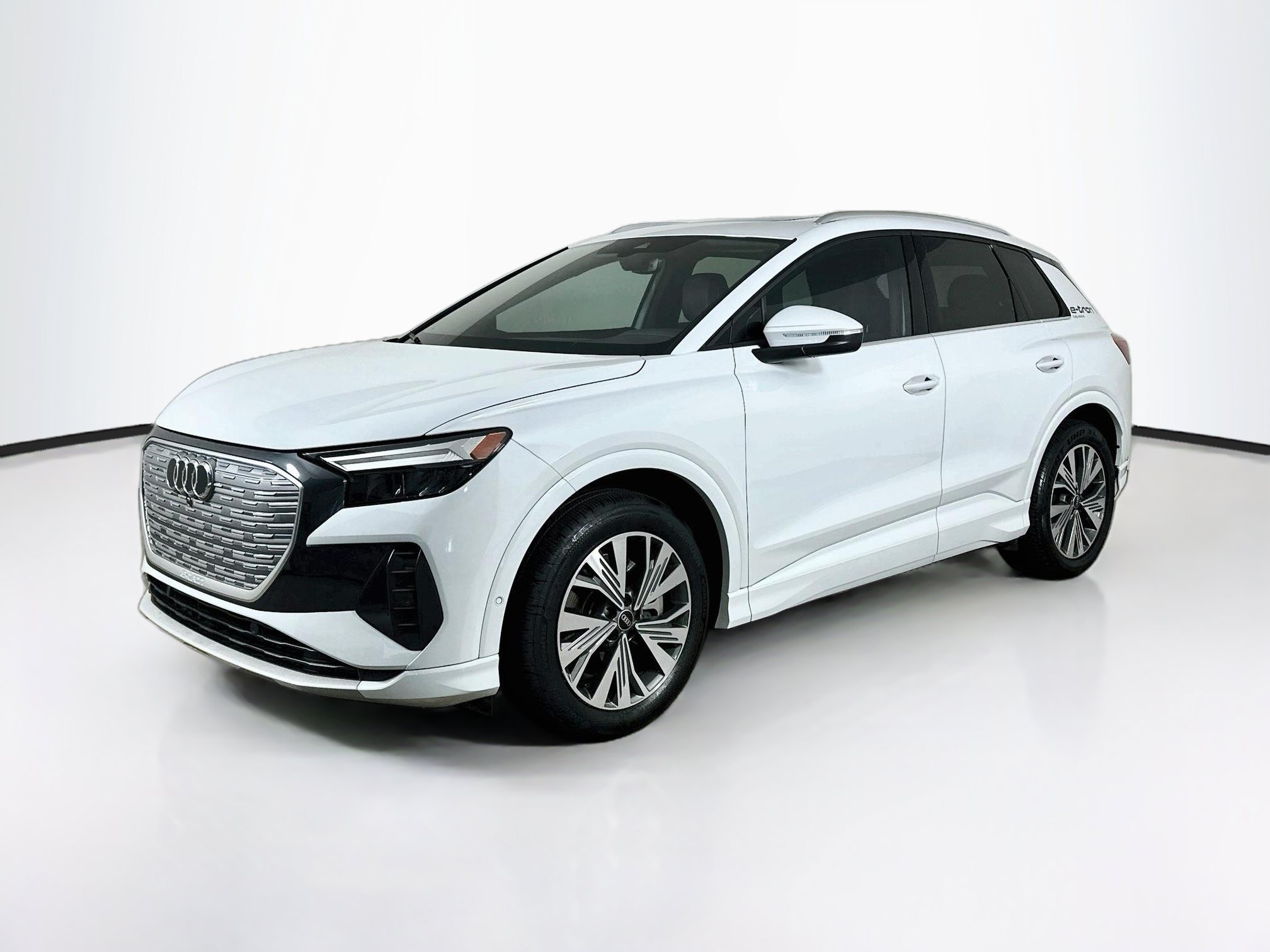 Used 2023 Audi Q4 e-tron Premium Plus w/ Premium Plus RWD image 3