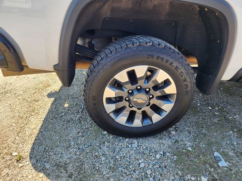 Used 2021 Chevrolet Silverado 2500 Custom w/ Custom Value Package image 9