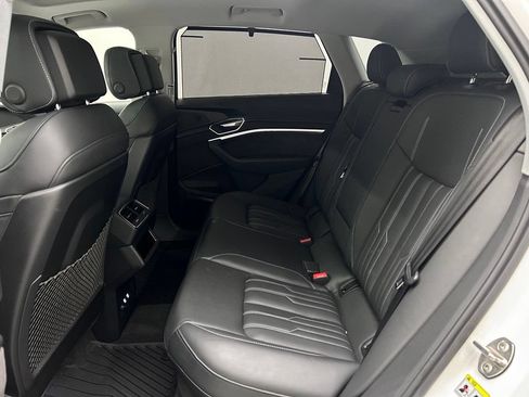 Used 2019 Audi e-tron Prestige w/ Prestige Package AWD/4WD image 14