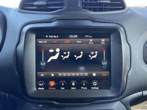 Used 2023 Jeep Renegade Trailhawk image 28