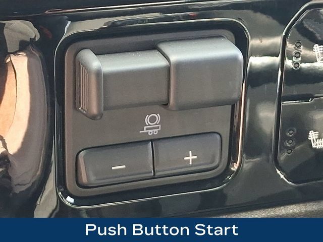 Used 2025 GMC Sierra 1500 Elevation AWD/4WD image 18