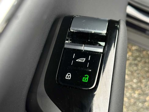 New 2025 Volvo EX90 Plus w/ Protection Package Premier image 22