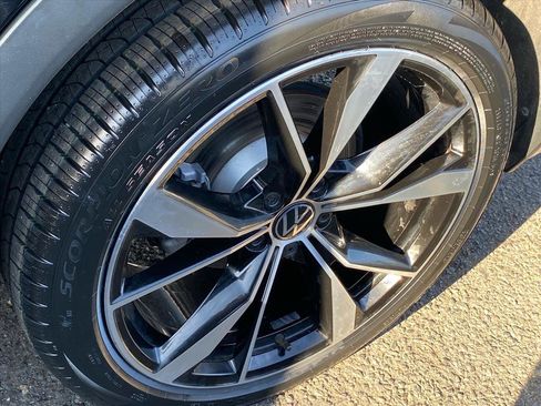 Certified 2024 Volkswagen Tiguan SEL R-Line image 23