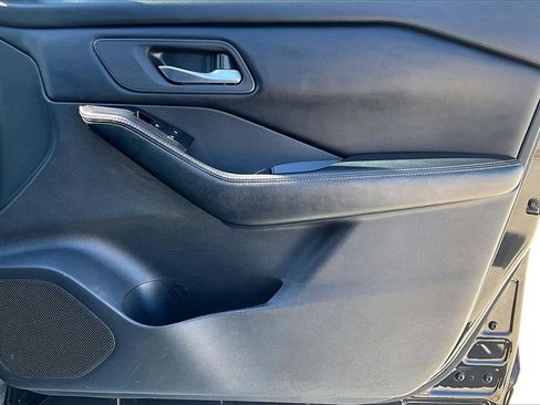 Used 2024 Nissan Rogue SV image 22