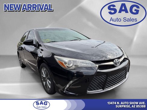Used 2017 Toyota Camry SE w/ Moonroof Package FWD image 1