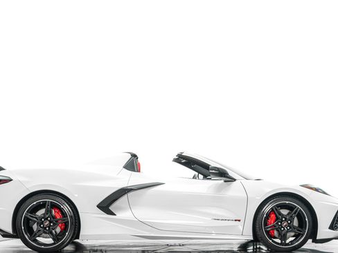 Used 2023 Chevrolet Corvette Stingray Preferred Conv w/ Z51 Performance Package RWD image 2
