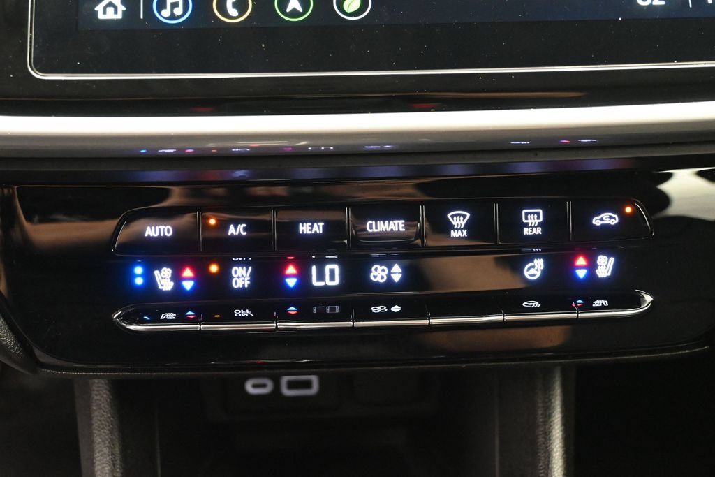 Used 2023 Chevrolet Bolt EUV Premier w/ Sun & Sound Package FWD image 16