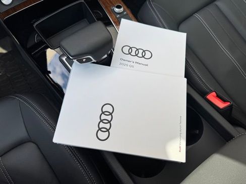 Certified 2025 Audi Q5 2.0T Premium w/ Convenience Plus Package image 18