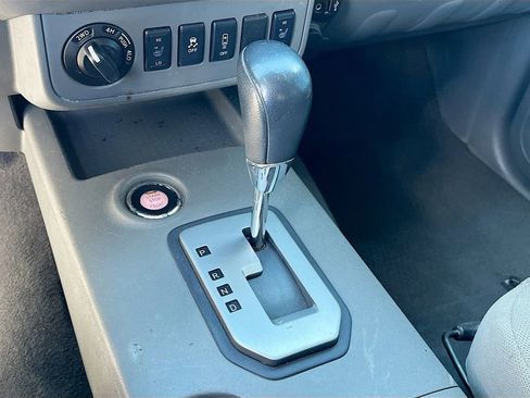 Used 2021 Nissan Frontier SV w/ Midnight Edition Floor Mats image 15