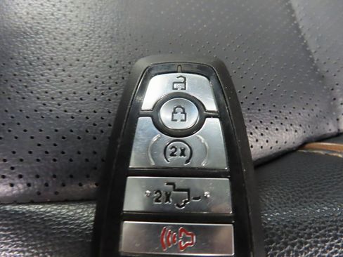 Used 2025 Ford F250 Lariat w/ Black Appearance Package image 61