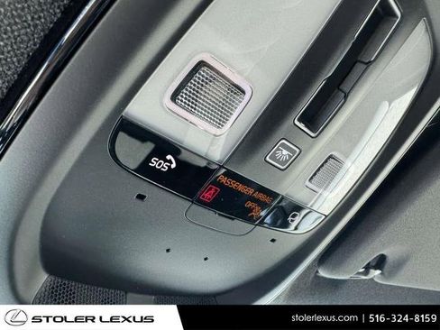 Used 2023 Volvo XC40 B5 Plus image 36