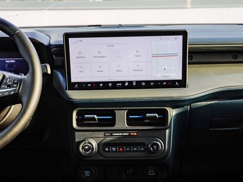 Used 2025 Ford Maverick Lobo image 16