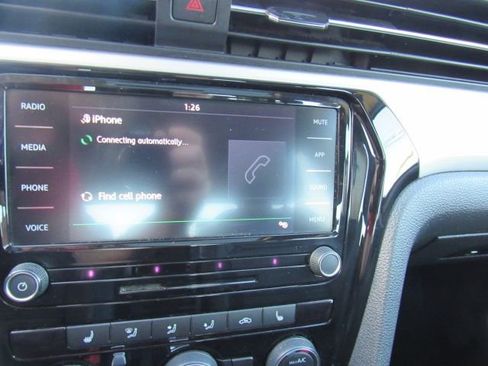 Used 2020 Volkswagen Passat 2.0T SE w/ Sunroof Package image 29