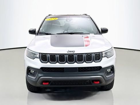 Used 2024 Jeep Compass Trailhawk image 2