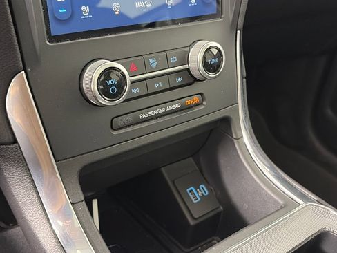 Used 2022 Ford Edge Titanium AWD/4WD image 21