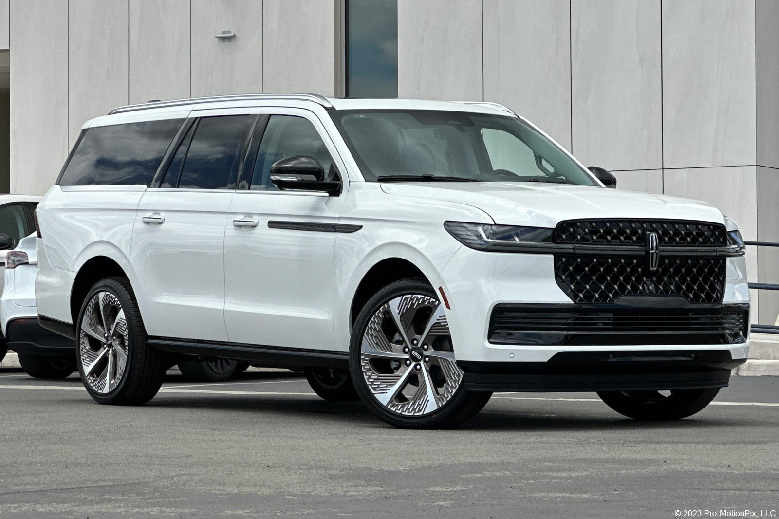 New 2026 Lincoln Navigator L Black Label AWD/4WD image 1