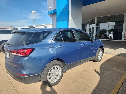 Used 2024 Chevrolet Equinox LT image 2
