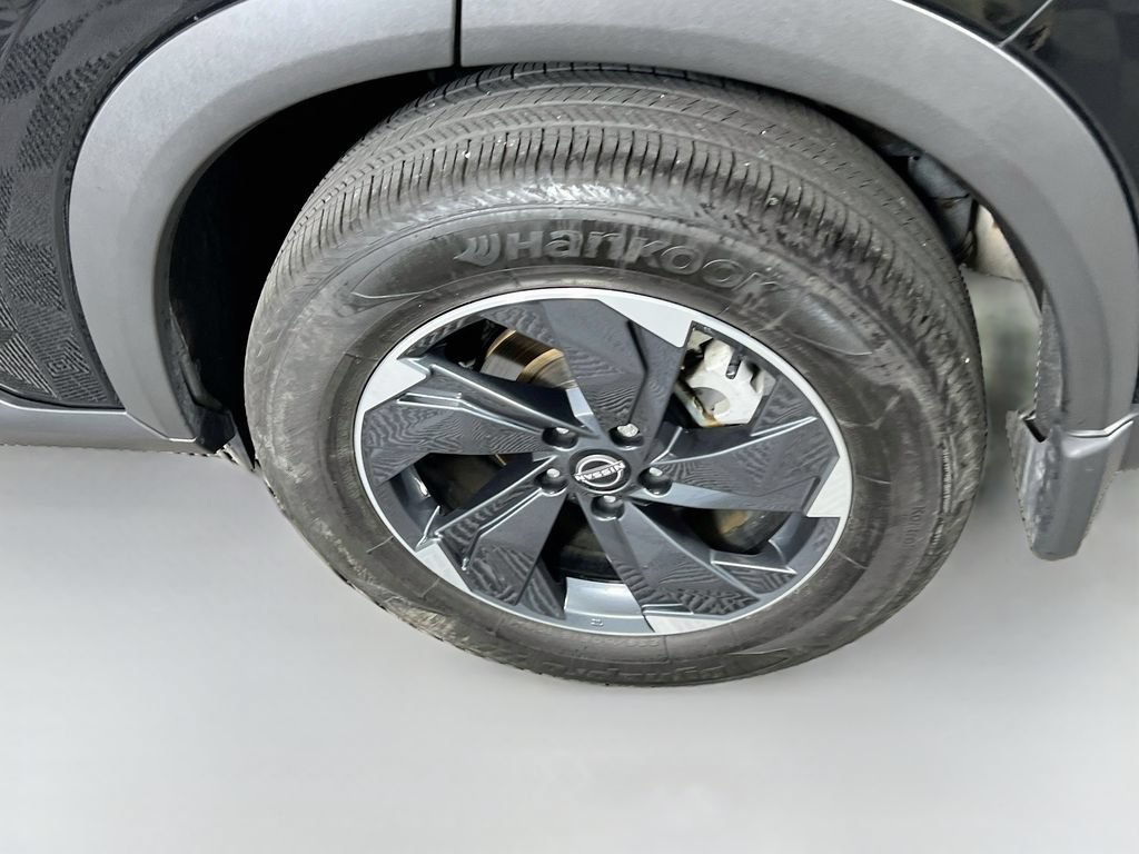 Used 2025 Nissan Rogue SV AWD/4WD image 24