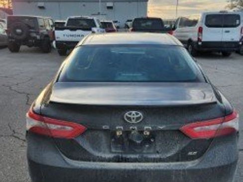 Used 2018 Toyota Camry SE image 6