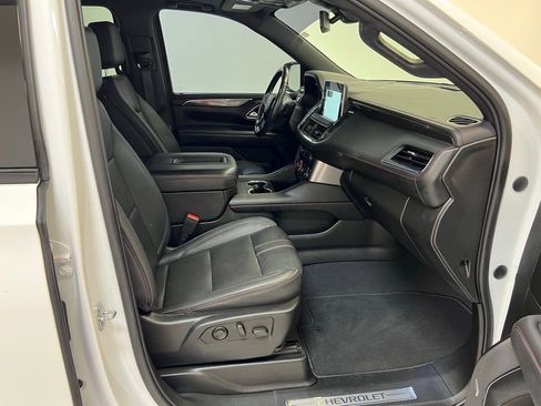 Used 2022 Chevrolet Suburban RST w/ Sport Performance Package image 31