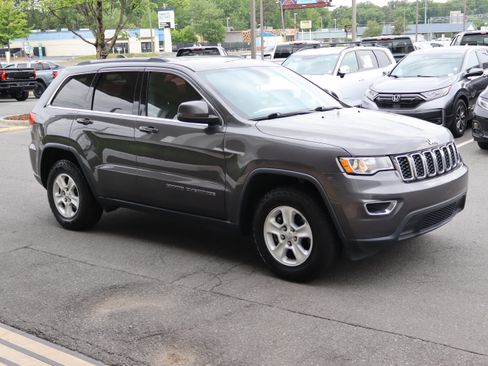 Used 2017 Jeep Grand Cherokee Laredo w/ Quick Order Package 2BE RWD image 2