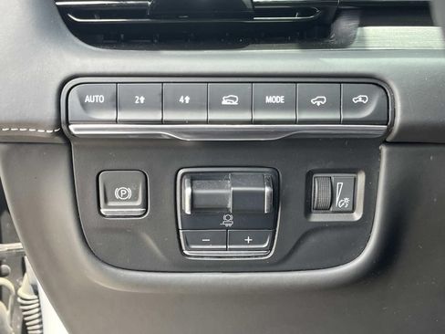 Used 2024 Cadillac Escalade Premium Luxury Platinum AWD/4WD image 31