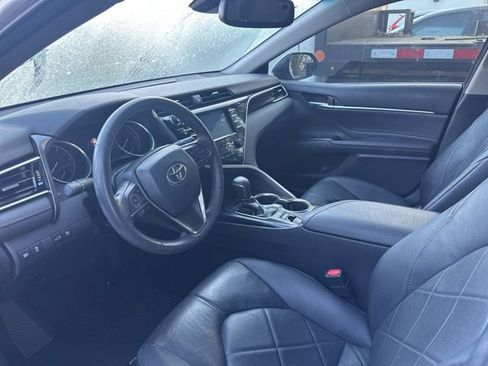 Used 2018 Toyota Camry XLE image 6