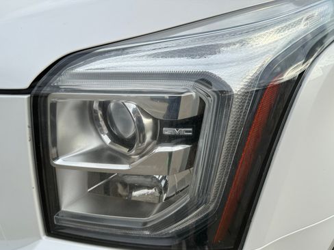 Used 2018 GMC Yukon Denali AWD/4WD image 9