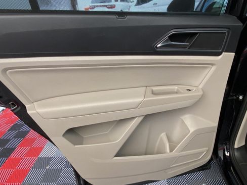 Used 2019 Volkswagen Atlas SEL R-Line AWD/4WD image 18