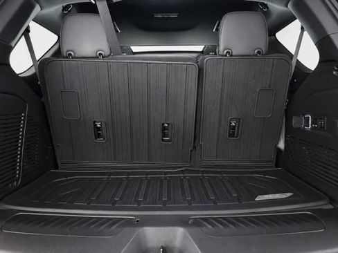 Used 2023 GMC Yukon SLT w/ SLT Luxury Package AWD/4WD image 12