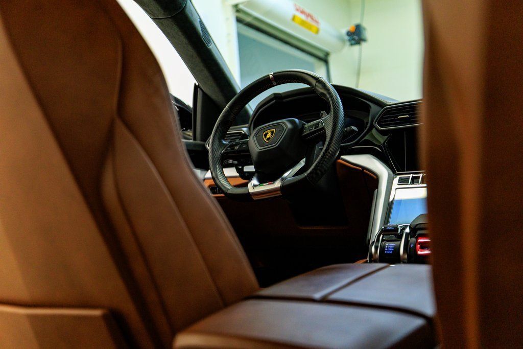 Used 2021 Lamborghini Urus AWD/4WD image 30