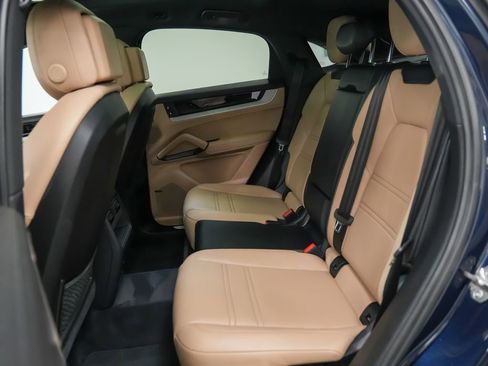 Certified 2024 Porsche Cayenne Coupe AWD/4WD image 18