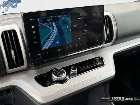 Used 2025 Ford Expedition Active RWD image 18