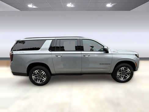 Used 2025 Chevrolet Suburban Z71 AWD/4WD image 7