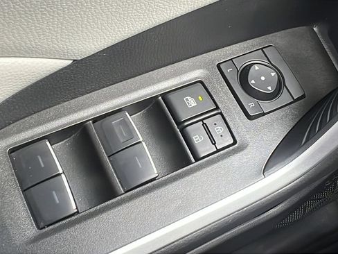 Used 2025 Toyota RAV4 XLE FWD image 19
