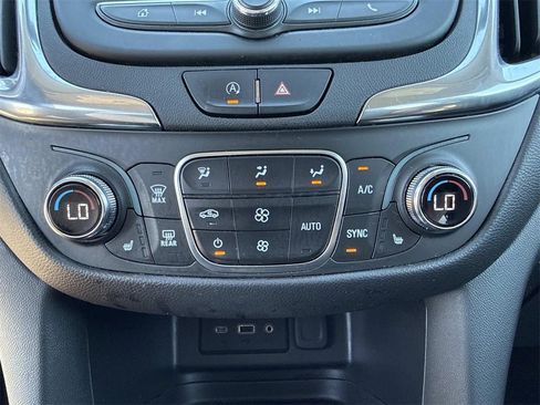Used 2022 Chevrolet Equinox LT image 21