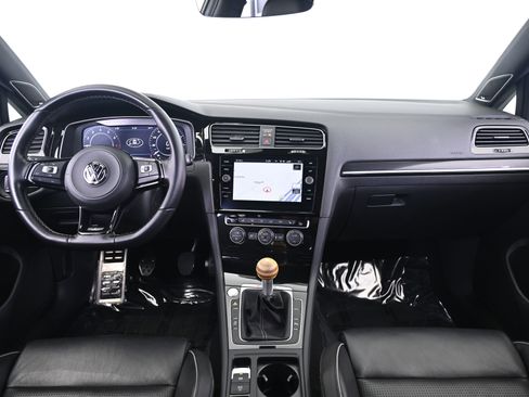 Used 2018 Volkswagen Golf R 4-Door image 31